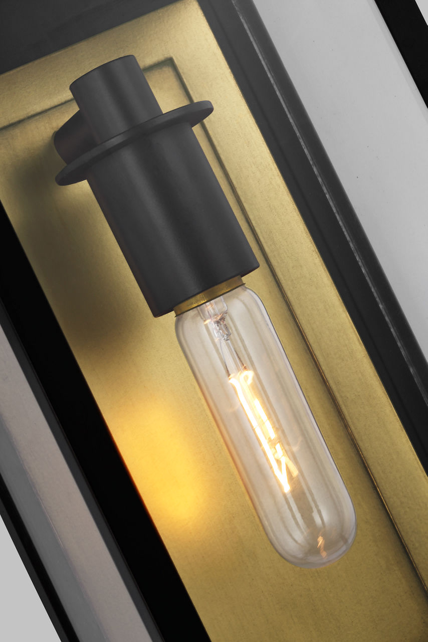 Freeport Medium Wall Lantern - CO1111 | Visual Comfort