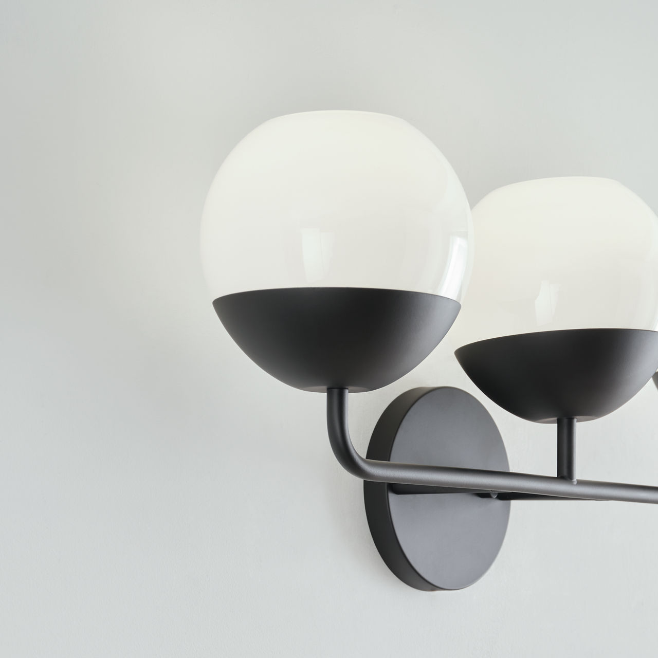 おもち様おまとめ★V3サンスクリーン×2個+VSPIC Cライン3点【正規品】 Alvin 3-Light Bath Sconce - 4468103 | Visual Comfort