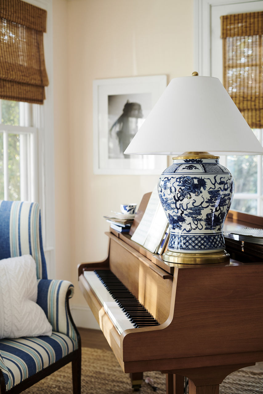 Foo Dog Medium Table Lamp - RL3649 | Visual Comfort