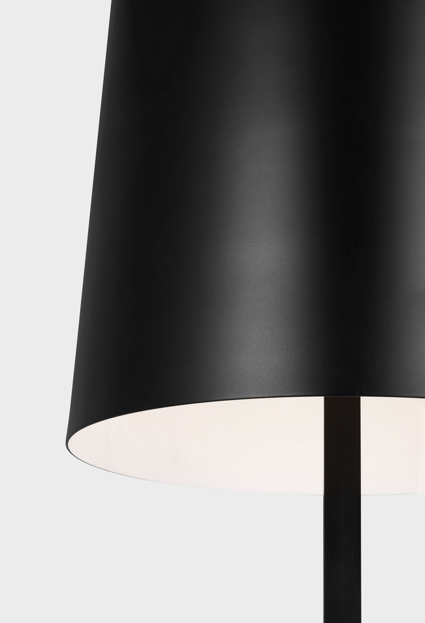 Lucia Outdoor Large Floor Lamp - 700OPRTLUC | Visual Comfort