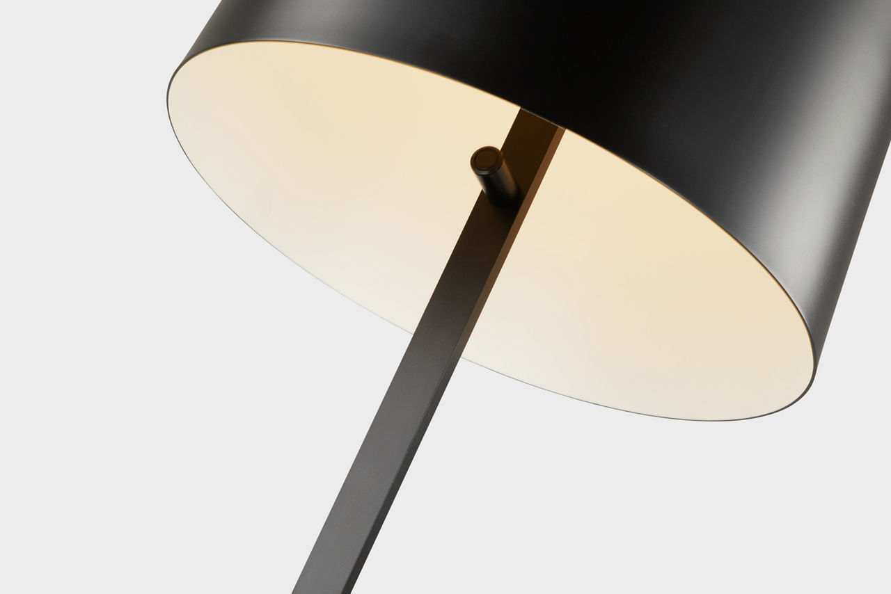 Lucia Outdoor Large Floor Lamp - 700OPRTLUC | Visual Comfort