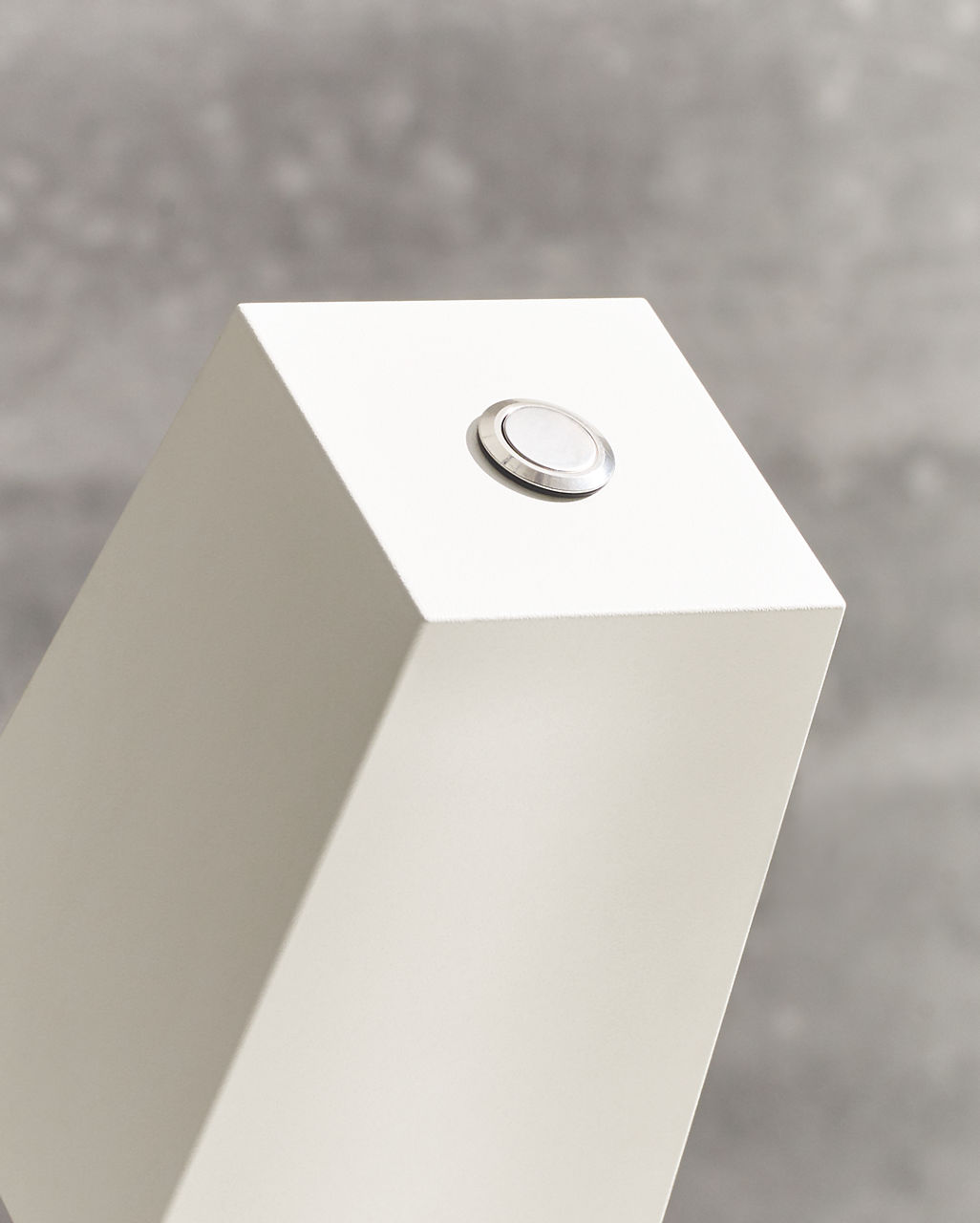 Apex Outdoor X-Large Floor Lamp White 2700K 90 CRI