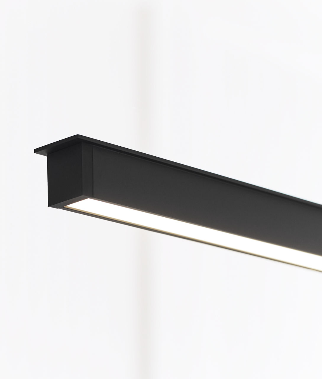 Stagger 72 Linear Suspension - 700LSSTG72 | Visual Comfort