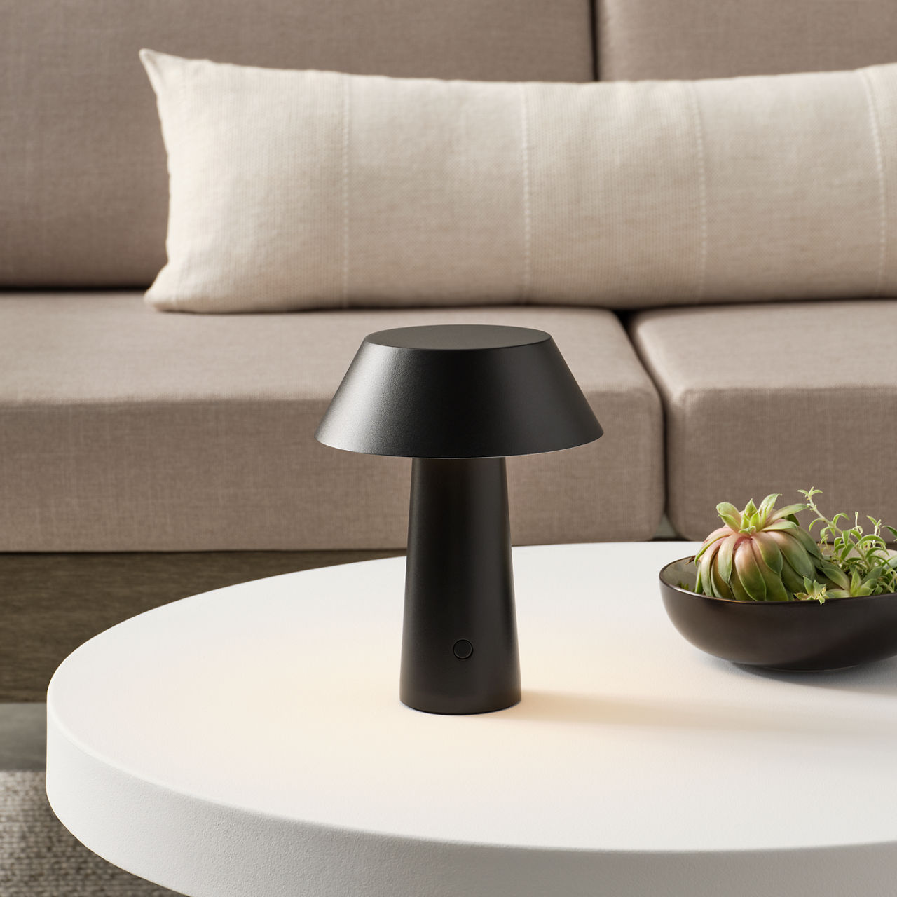 Sesa Short Accent Rechargeable Table Lamp - SLTB257 | Visual Comfort