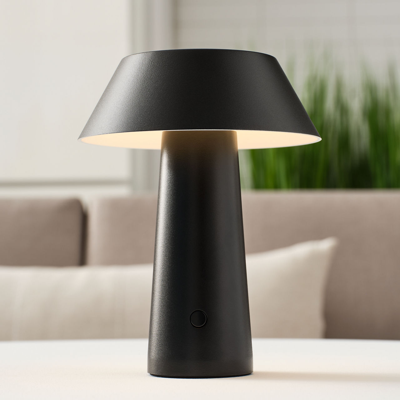 Sesa Short Accent Rechargeable Table Lamp - SLTB257 | Visual Comfort