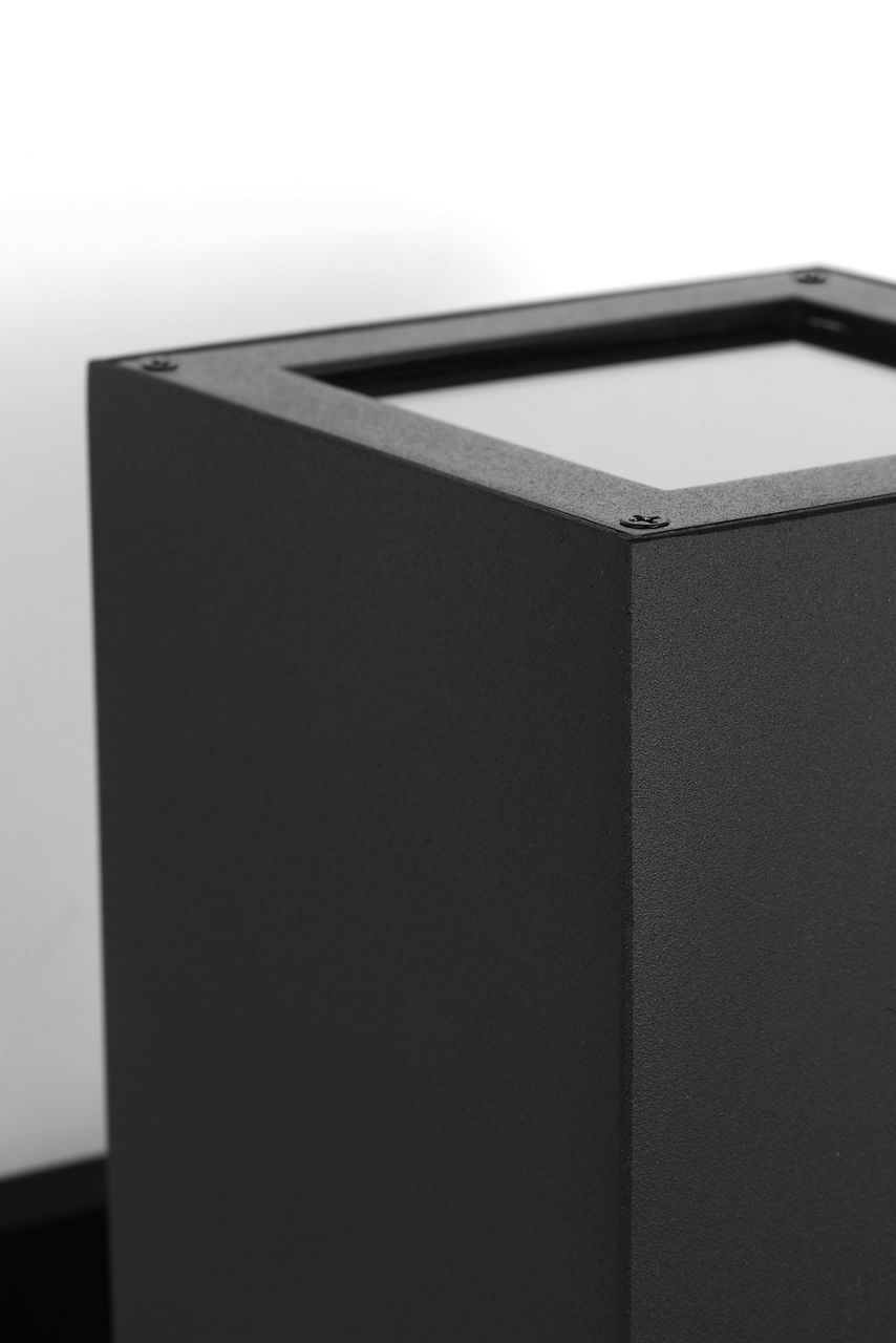 Visual Comfort Pohl Wall Lantern - Thumbnail 2